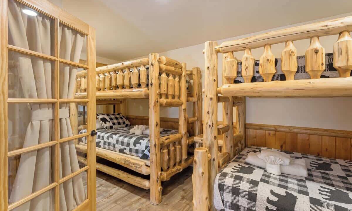 Photo of Bedroom in Upper Moonridge