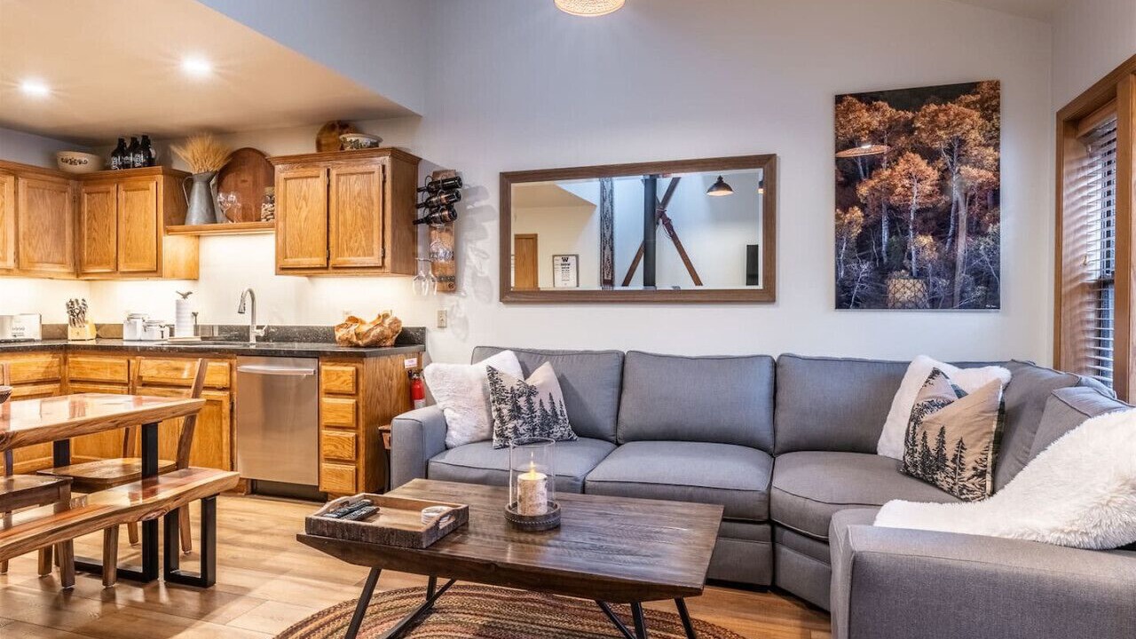 Photo of Livingroom in June Lake