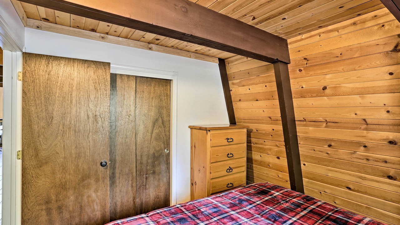 Photo of Bedroom in Lake Almanor West