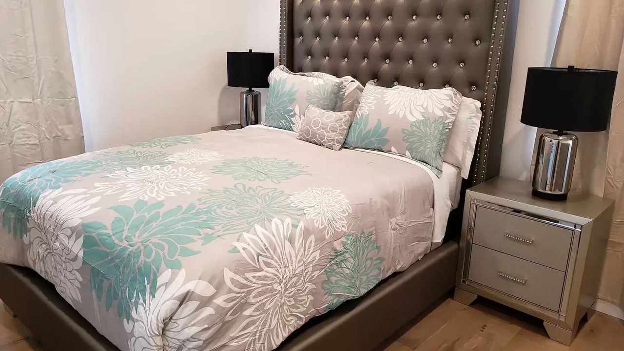 Photo of Bedroom in Pico - Robertson