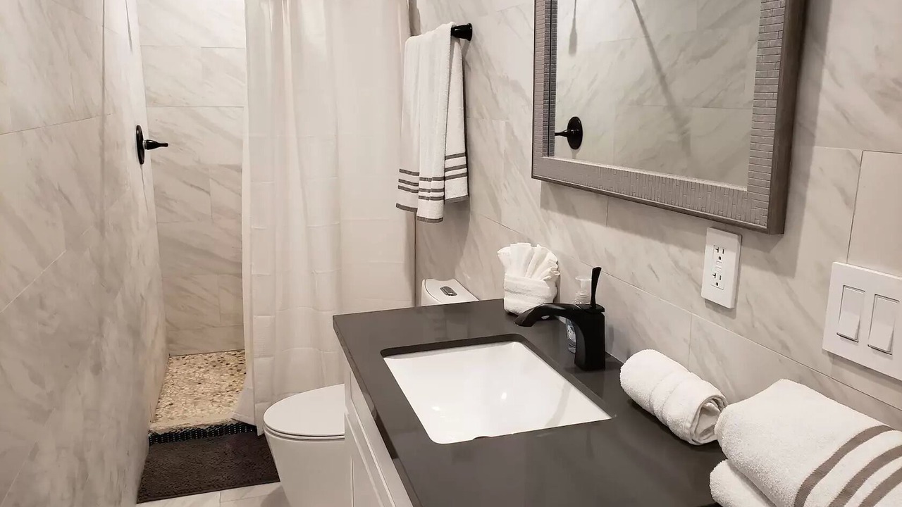 Photo of Bathroom in Pico - Robertson