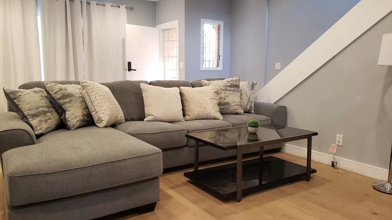 Photo of Livingroom in Pico - Robertson