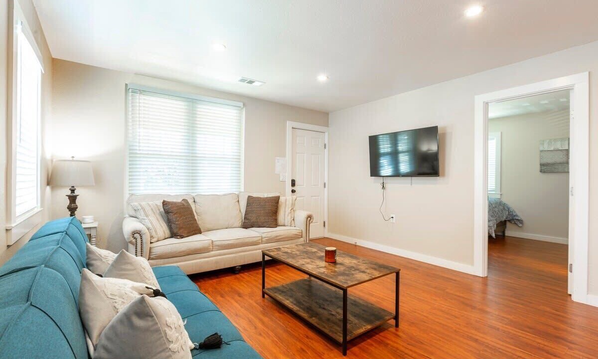 Photo of Livingroom in Northside