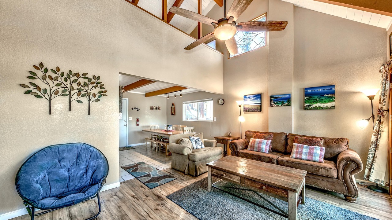 Photo of Livingroom in Black Bart