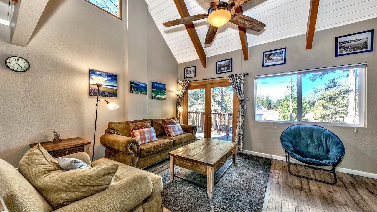 Photo of Livingroom in Black Bart