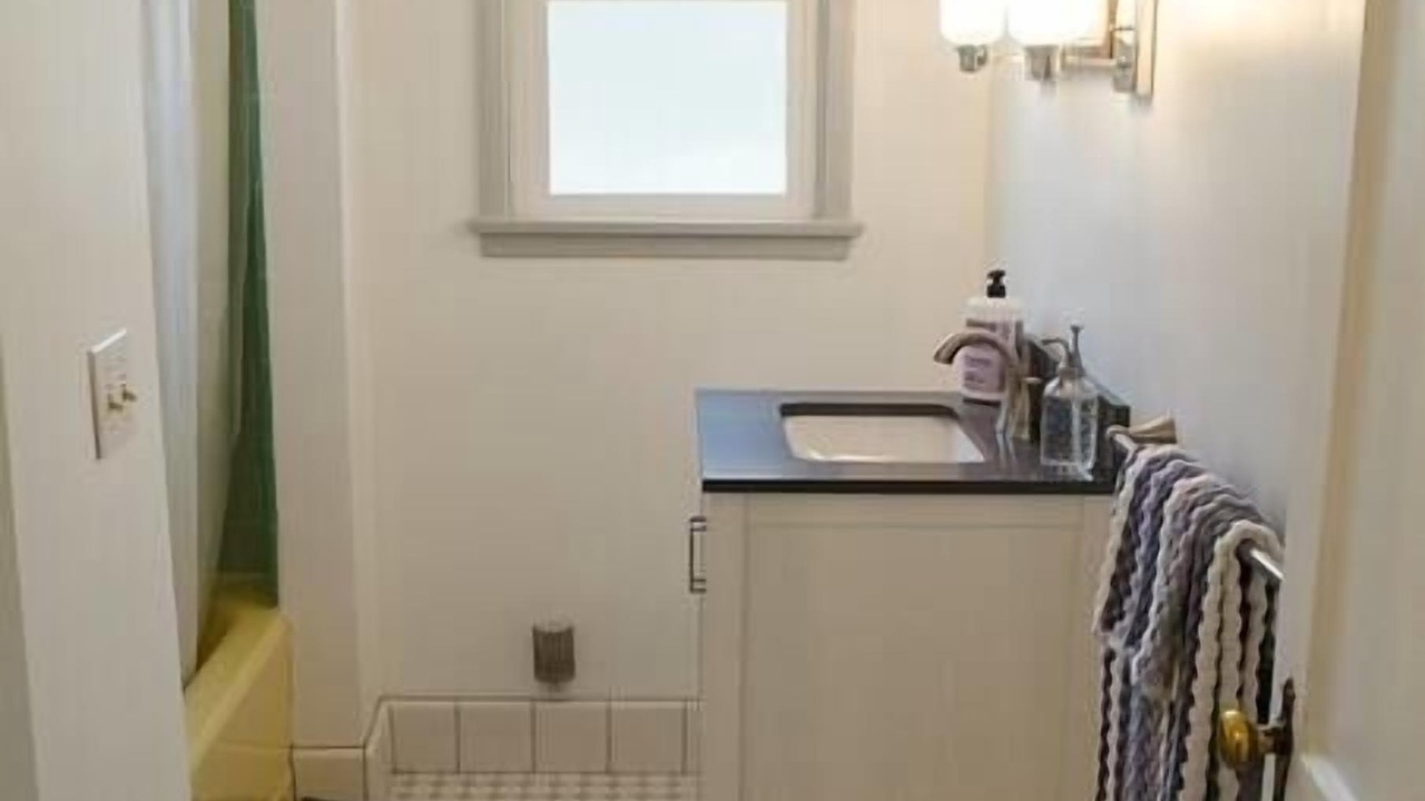 Photo of Bathroom in Lone Pine