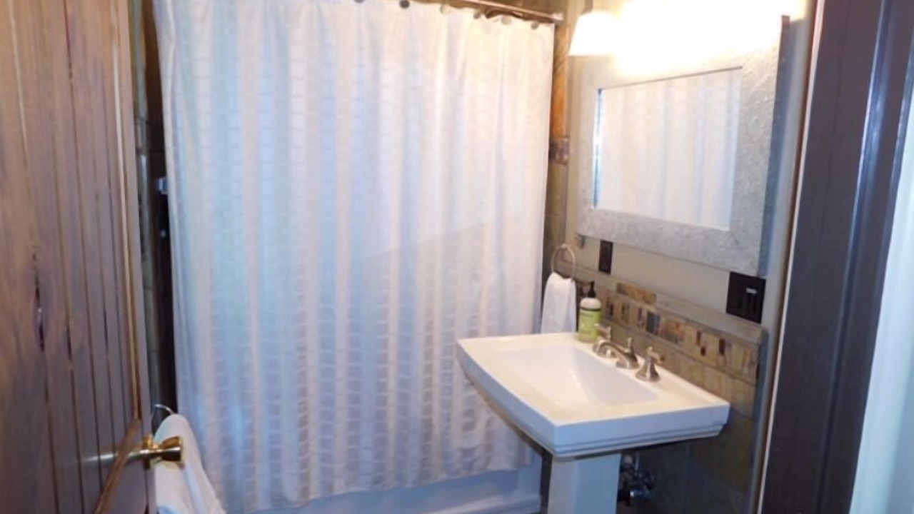 Photo of Bathroom in East Shore