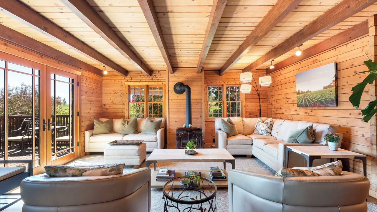 Photo of Livingroom in Forestville