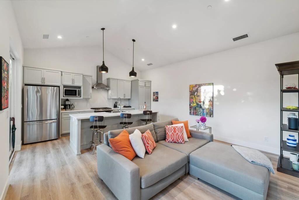 Photo of Livingroom in Kenwood