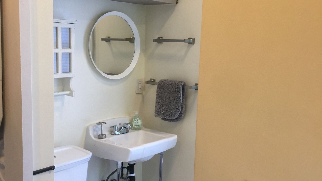 Photo of Bathroom in Piedmont Avenue