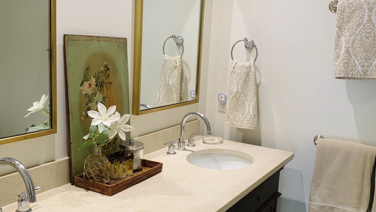 Photo of Bathroom in Hedgerow