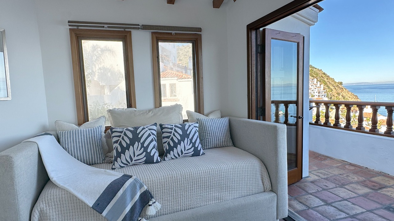 Photo of Livingroom in Avalon
