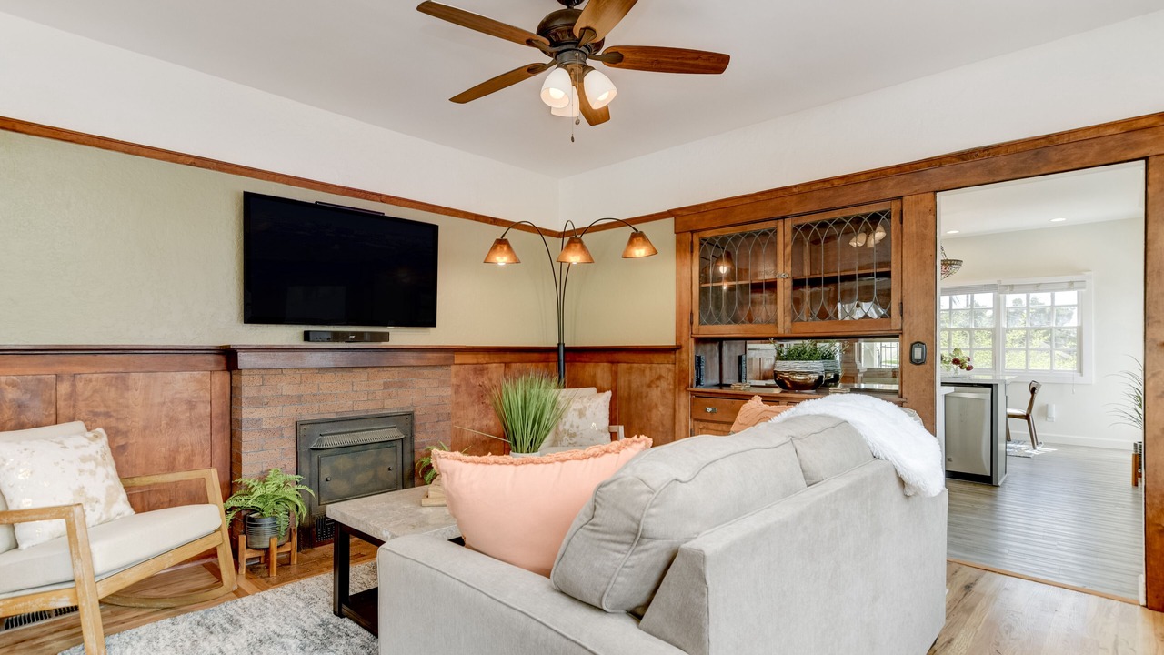 Photo of Livingroom in Golden Hill