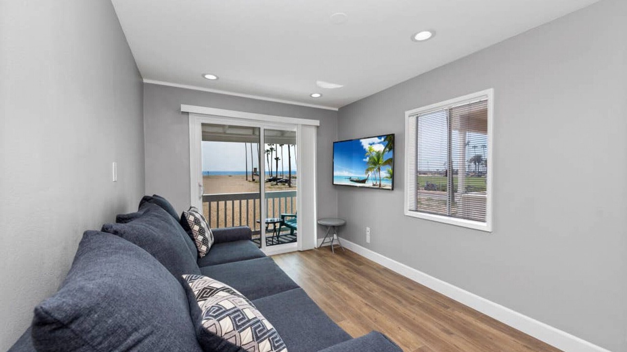 Photo of Livingroom in Balboa Peninsula