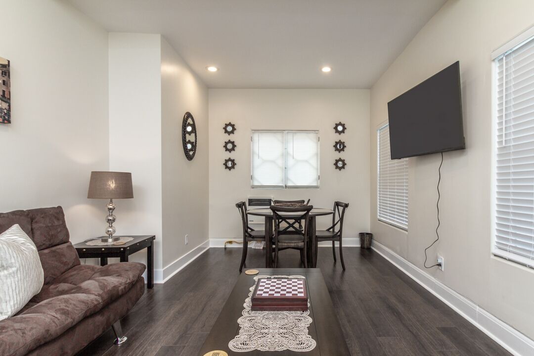 Photo of Livingroom in Pico-Union
