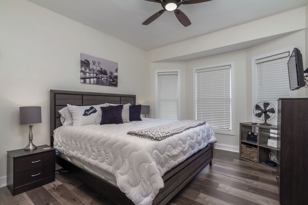 Photo of Bedroom in Pico-Union