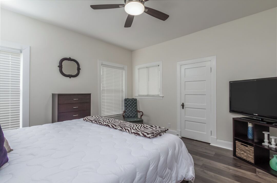 Photo of Bedroom in Pico-Union