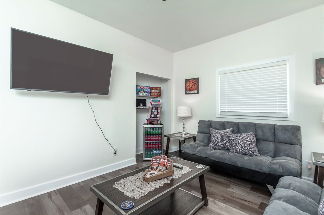 Photo of Livingroom in Pico-Union