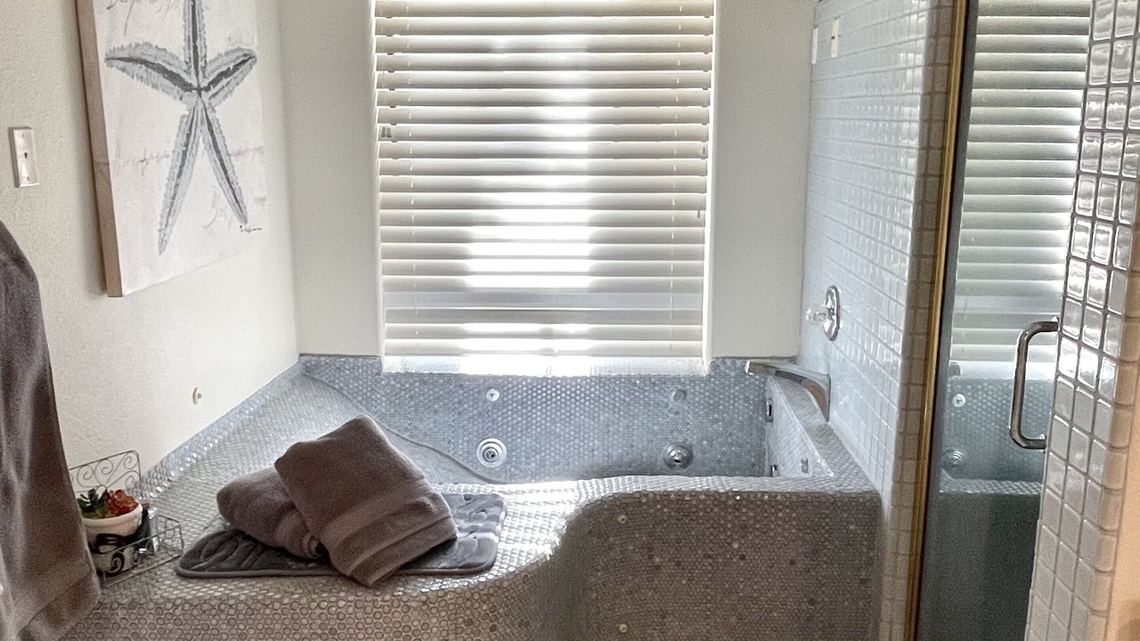 Photo of Bathroom in Kelseyville