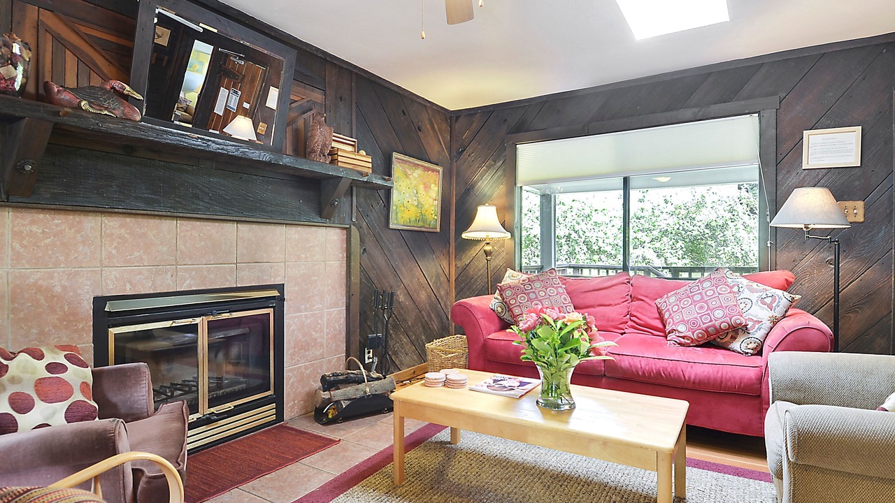 Photo of Livingroom in Guerneville