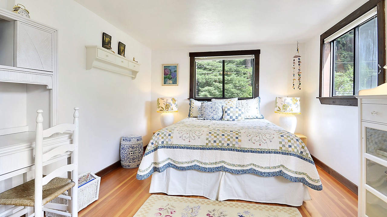 Photo of Bedroom in Guerneville