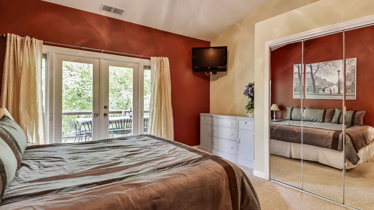 Photo of Bedroom in Guerneville