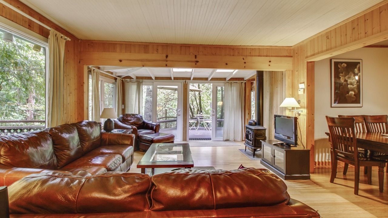 Photo of Bedroom in Guerneville