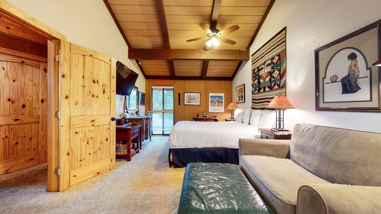 Photo of Bedroom in Mammoth Lakes