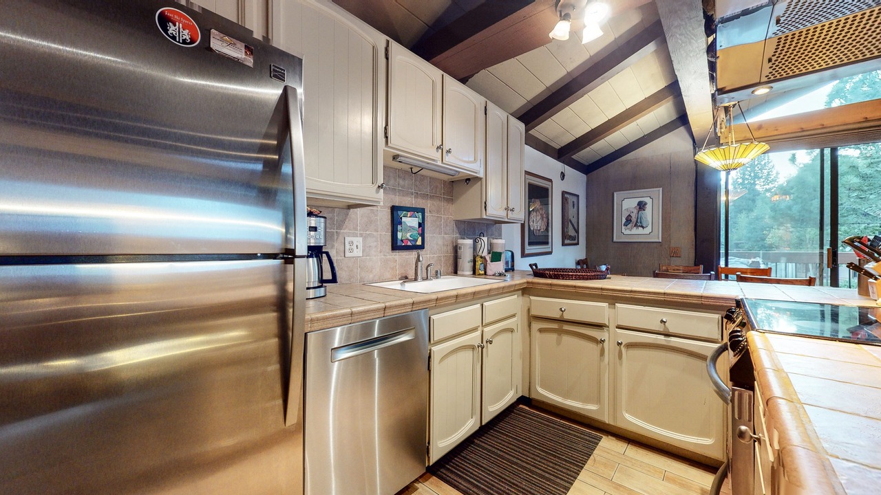 Photo of Kitchen in Mammoth Lakes