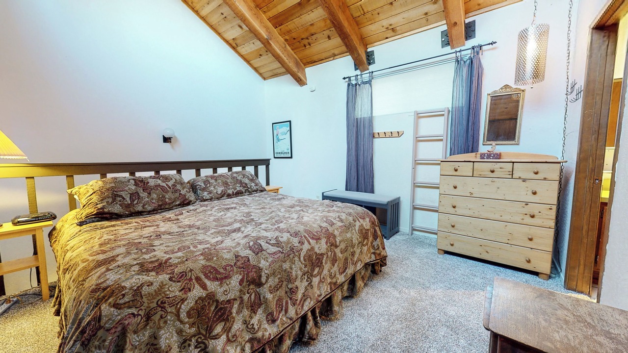Photo of Bedroom in Mammoth Lakes