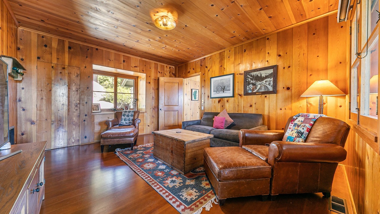 Photo of Livingroom in Brockway