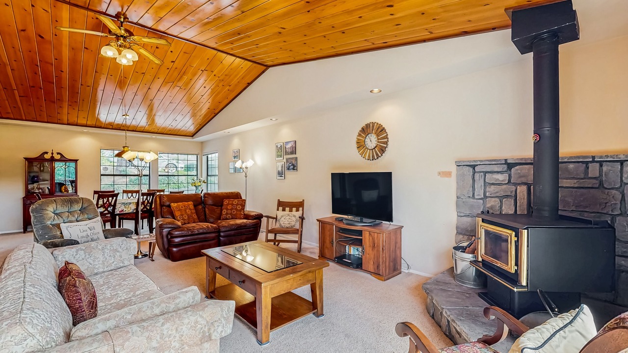 Photo of Livingroom in Groveland