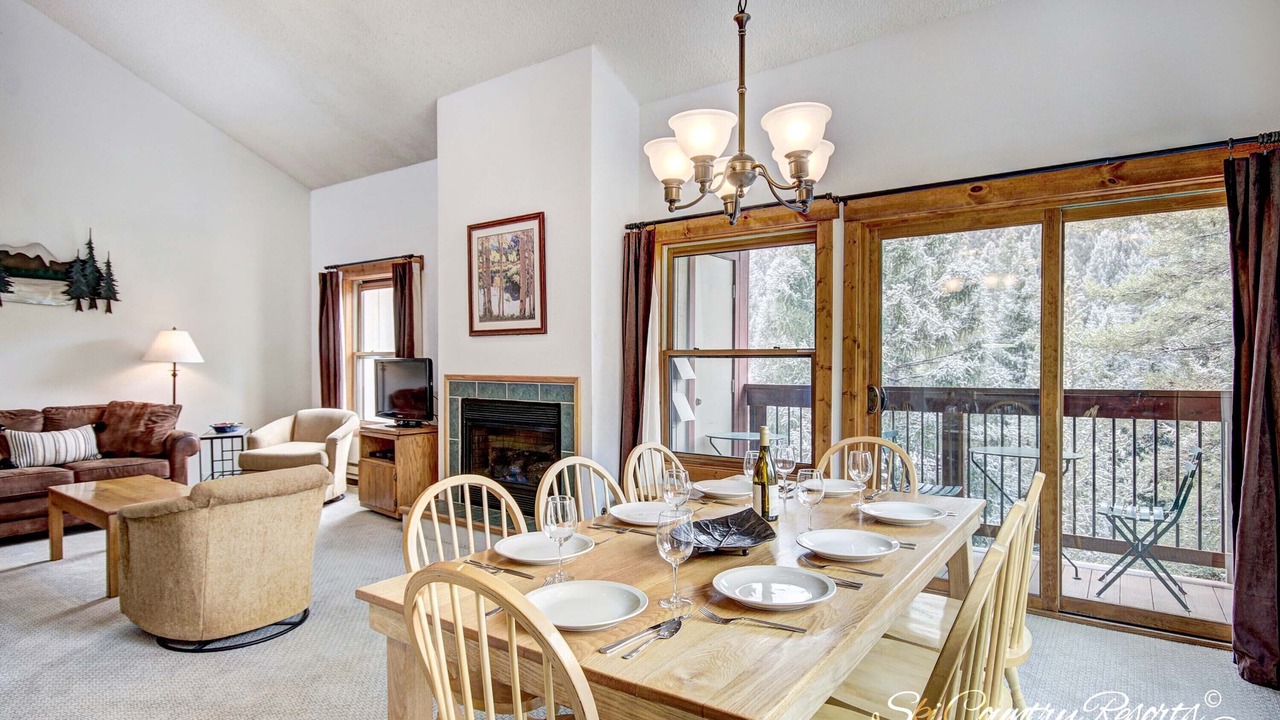Photo of Livingroom in Peak 9