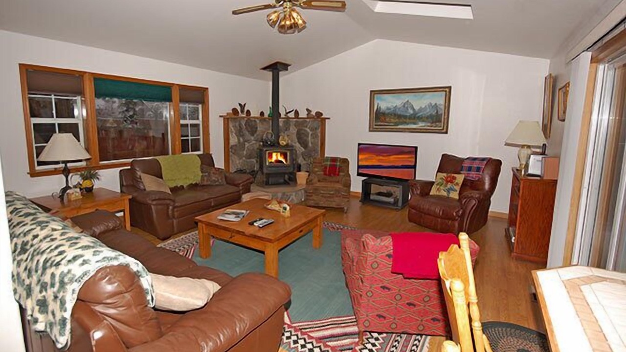 Photo of Livingroom in Montgomery Estates