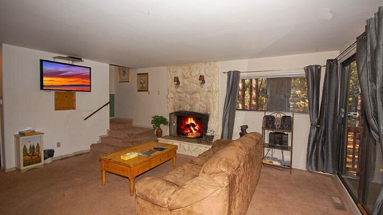 Photo of Livingroom in Montgomery Estates
