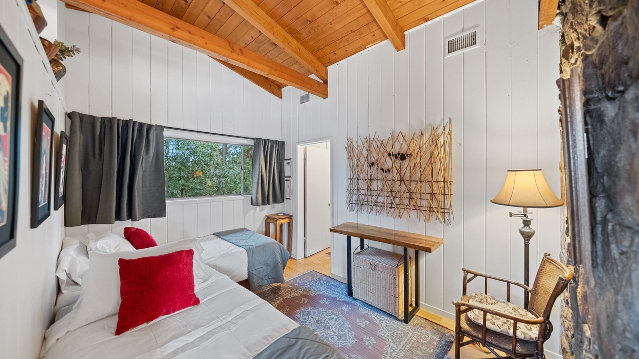 Photo of Bedroom in Pine Cove