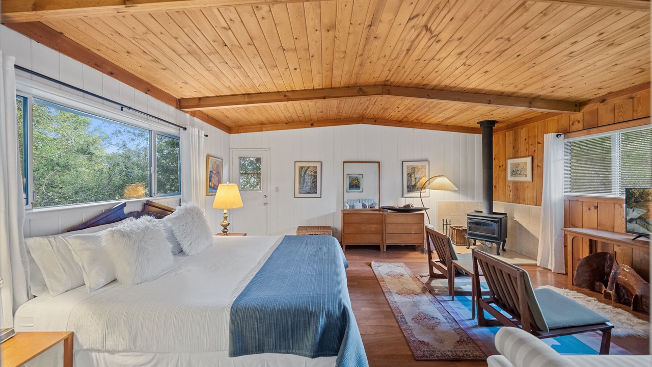 Photo of Bedroom in Pine Cove