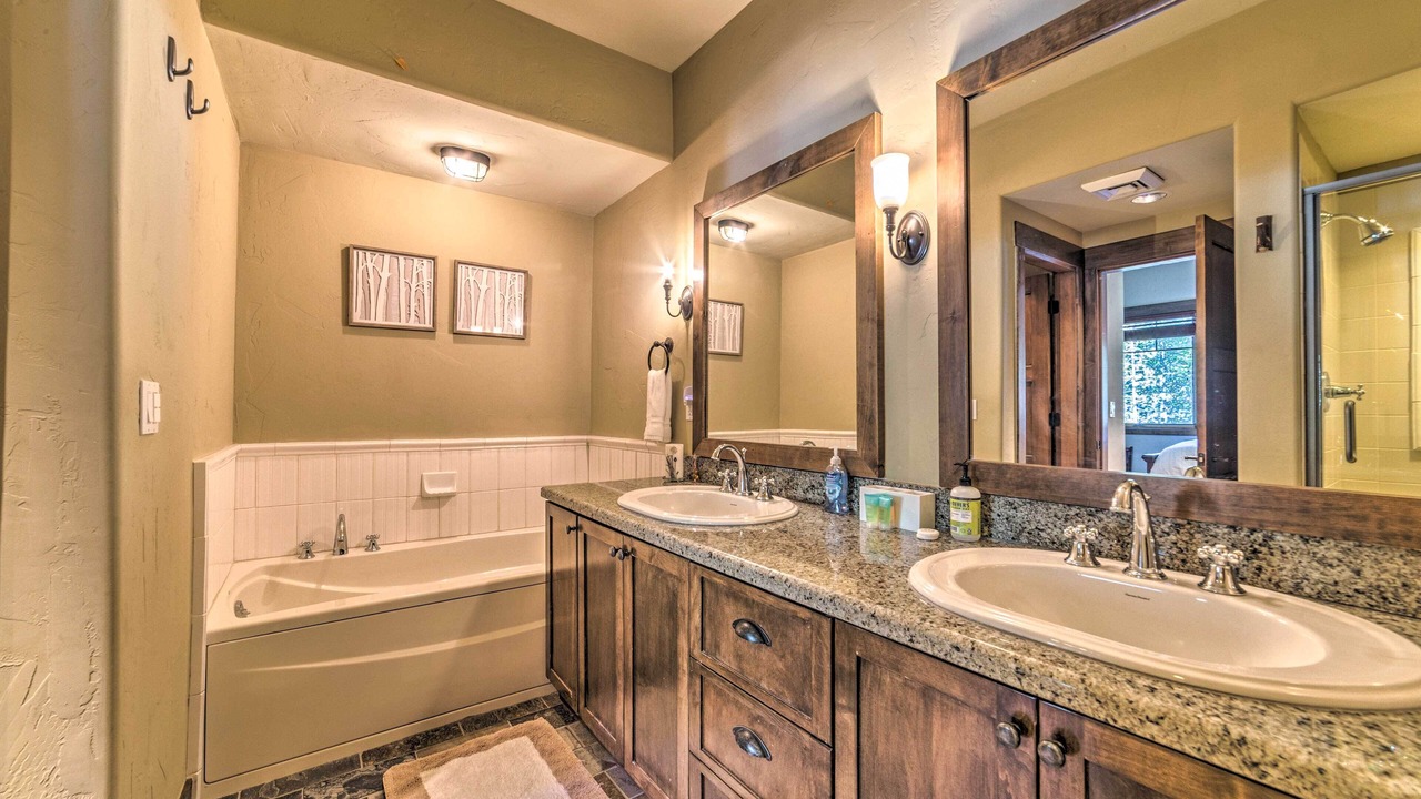 Photo of Bathroom in Woodwinds