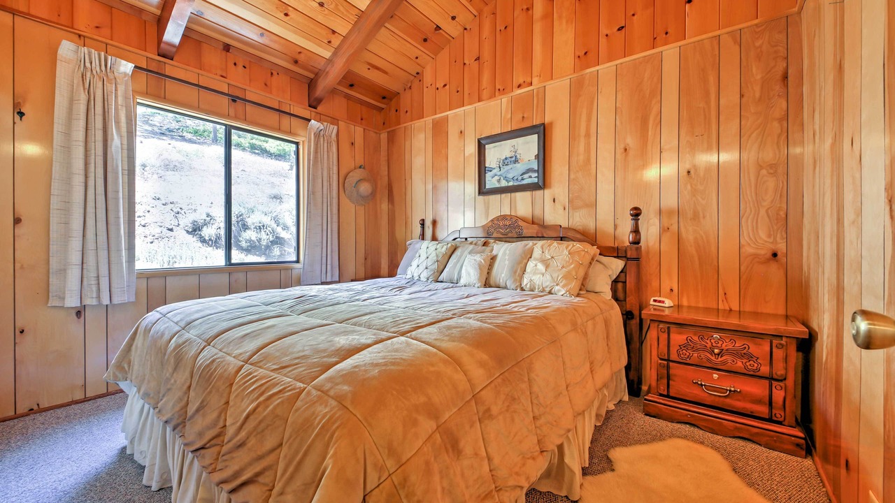 Photo of Bedroom in Fawnskin