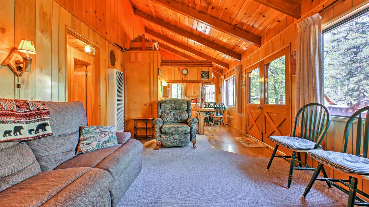 Photo of Livingroom in Fawnskin