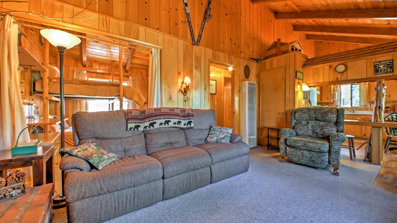 Photo of Bedroom in Fawnskin