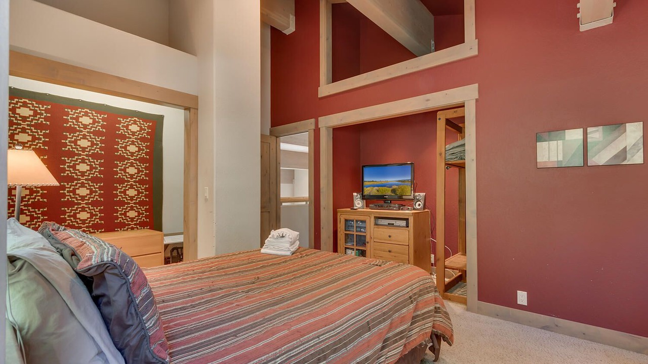 Photo of Bedroom in Lake Forest