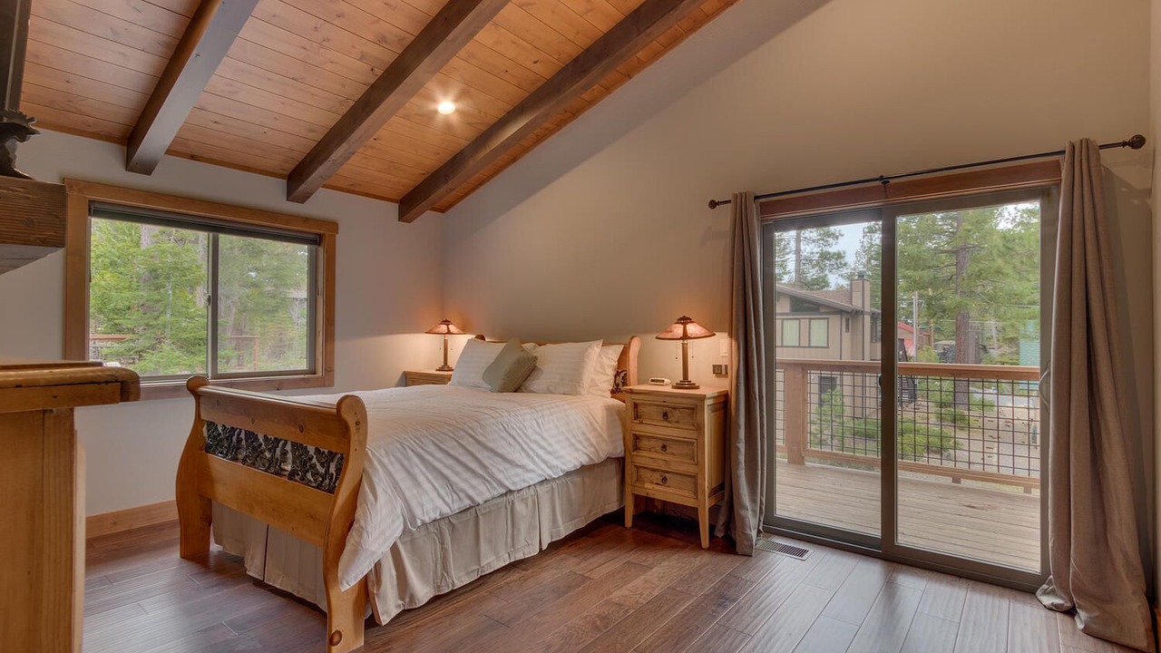Photo of Bedroom in Lake Forest