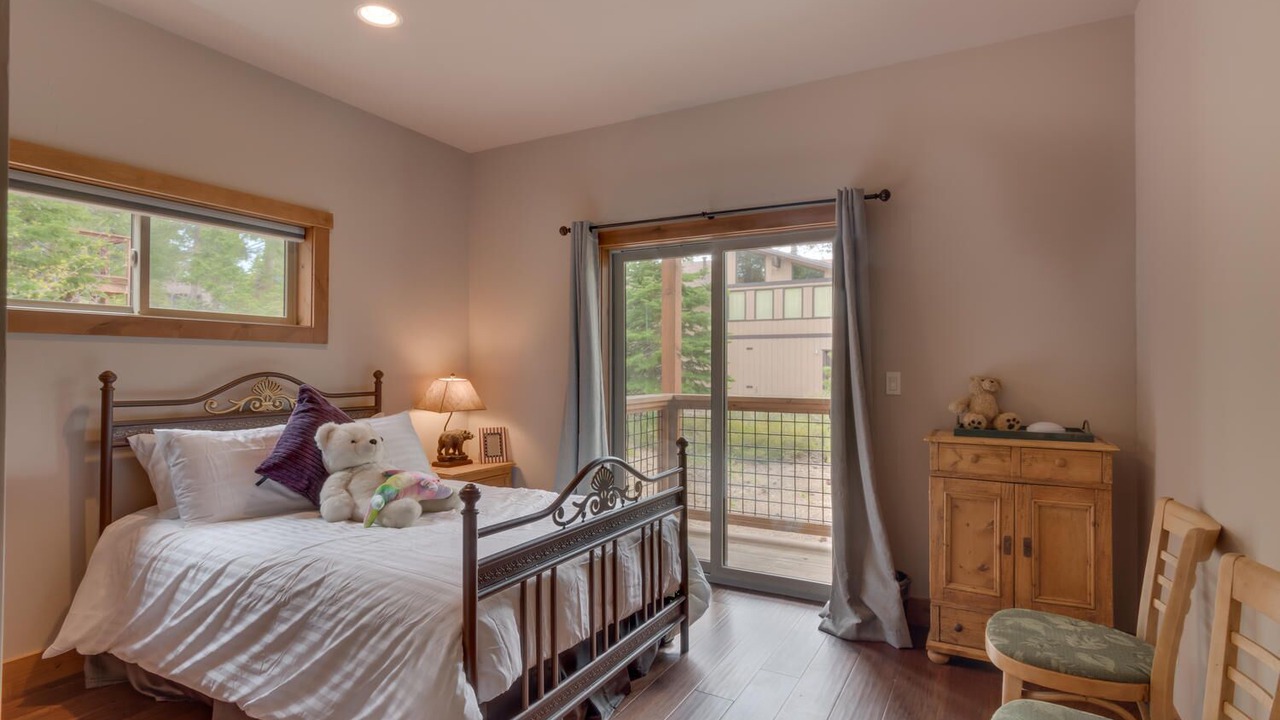 Photo of Bedroom in Lake Forest