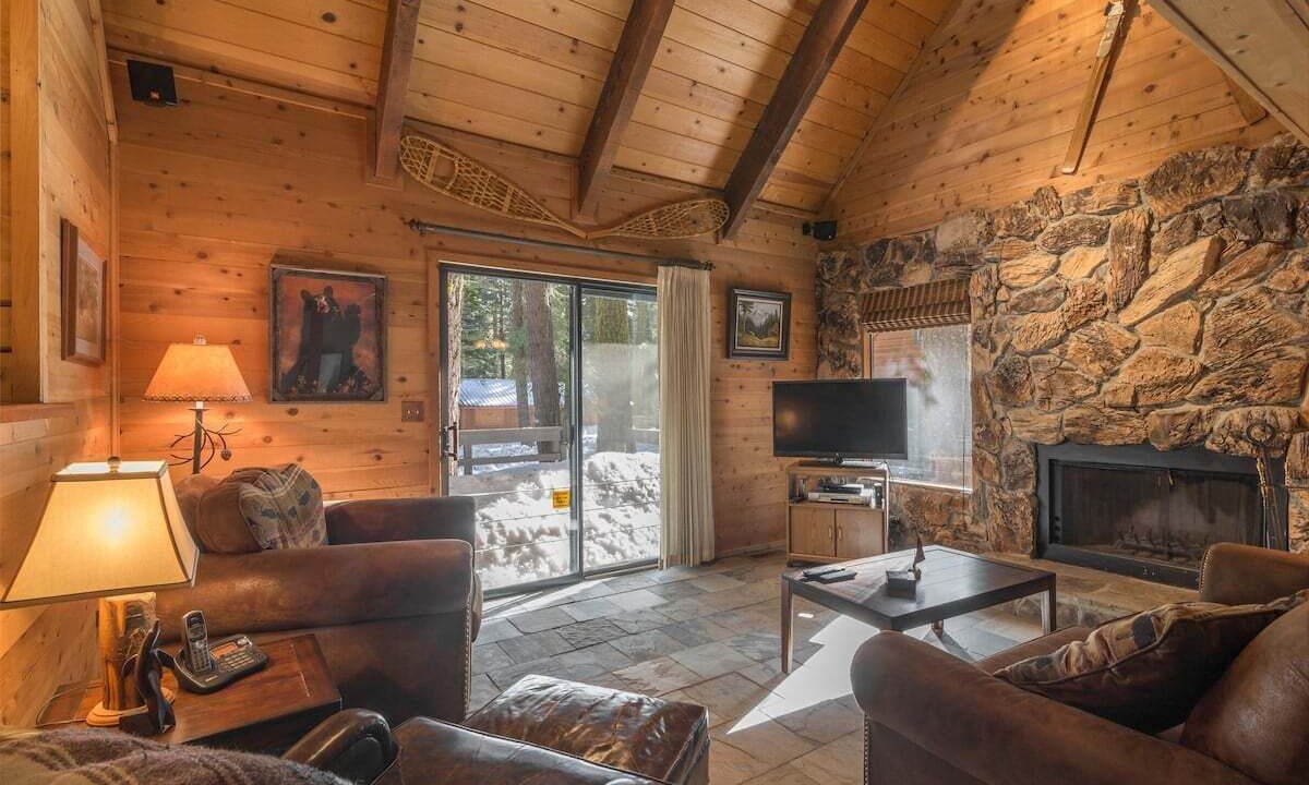 Photo of Livingroom in Tahoe Pines