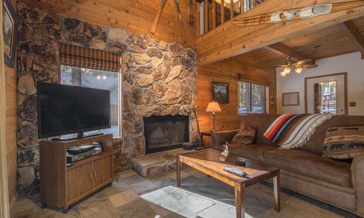 Photo of Livingroom in Tahoe Pines
