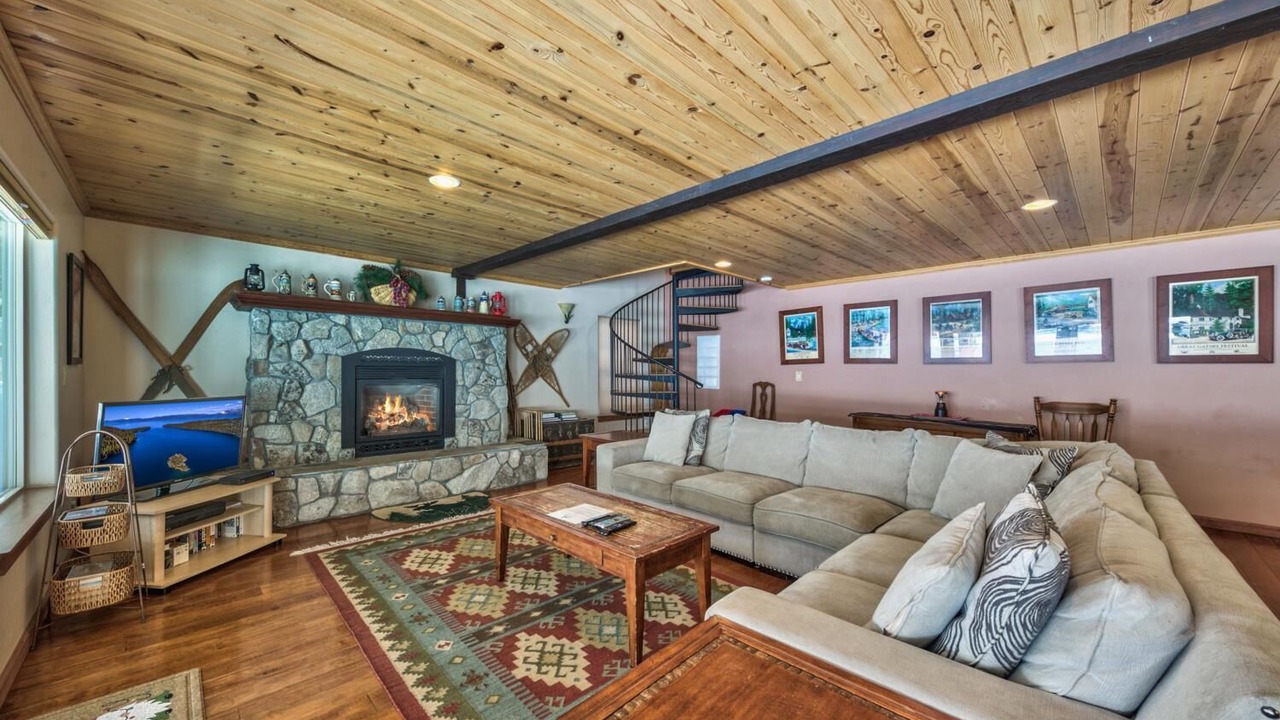 Photo of Livingroom in North Upper Truckee
