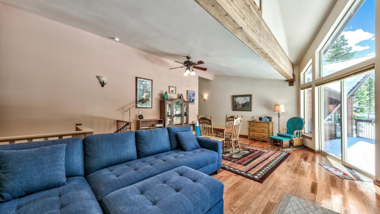Photo of Livingroom in North Upper Truckee