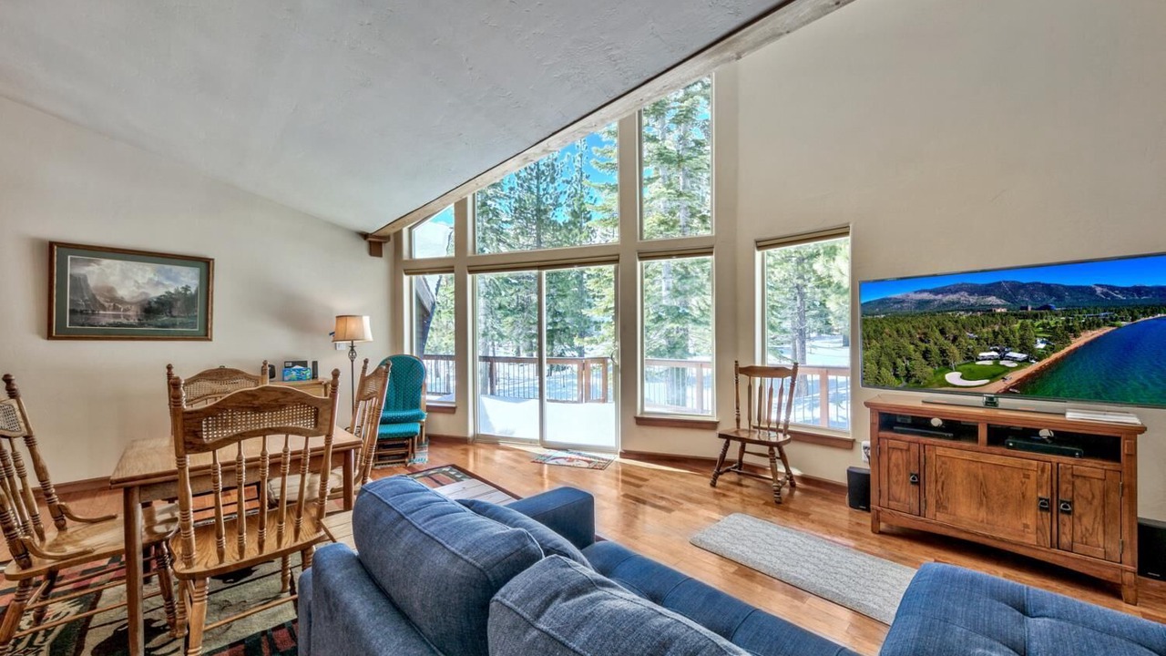 Photo of Livingroom in North Upper Truckee