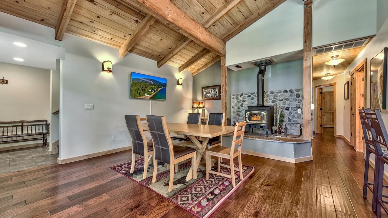 Photo of Livingroom in Tahoe Keys